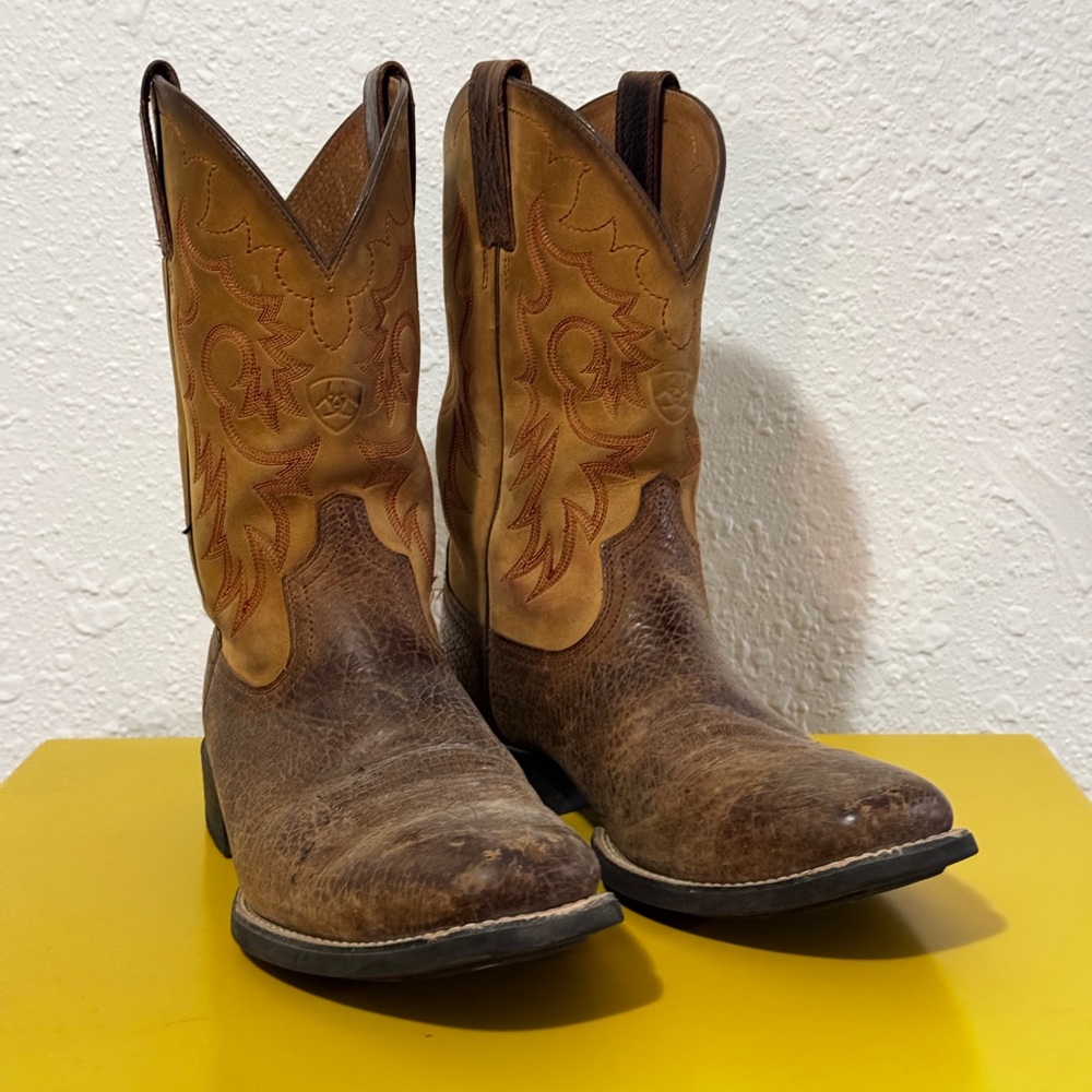 Ariat cowboy boots size 8.5D